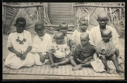 AK Village Senegalais, Un Groupe d`Enfants