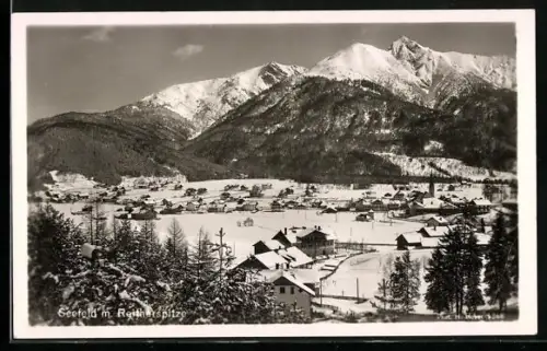 AK Seefeld /Tirol, Ortsansicht im Winter mit Reitherspitze