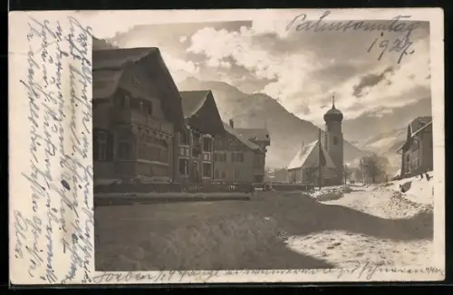 AK St. Anton am Arlberg, Ortspartie mit Kirche im Winter
