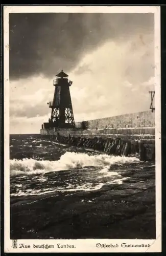 AK Swinemünde /Ostsee, Leuchtturm an der Mole
