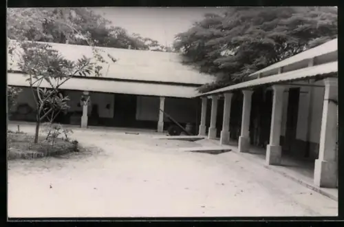 Foto-AK Brazzaville, Magasin d`Habillement et d`Equipment du Temps de Paix