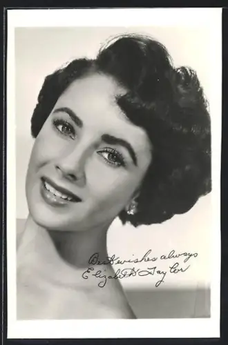 AK Schauspielerin Elizabeth Taylor mit lächelndem Gesicht, Autogramm
