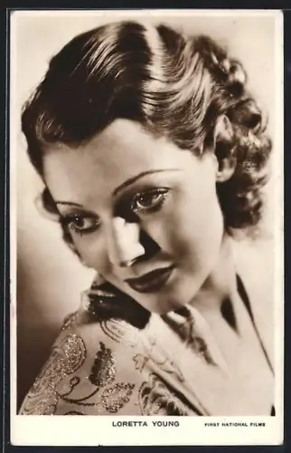 AK Schauspielerin Loretta Young mit Locken