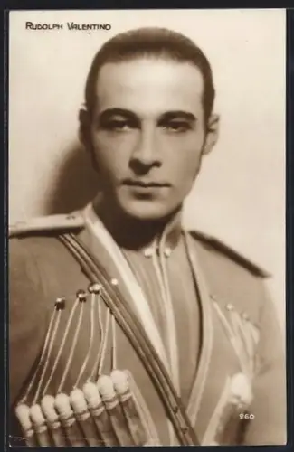 AK Rudolph Valentino, Portrait des Schauspielers in Kostüm