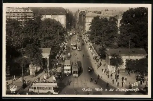 AK Berlin, Blick in die Leipzigerstrasse, mit Strassenbahnen