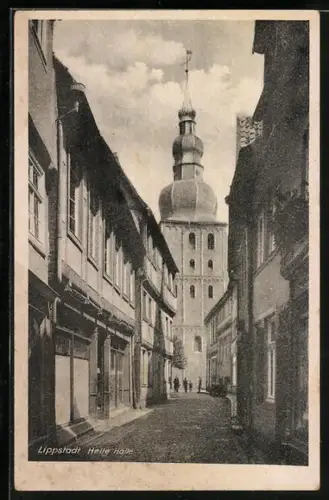 AK Lippstadt, Helle Halle, Strassenpartie mit Turm