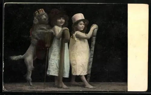 AK Pudel und zwei kleine Mädchen mit Mützen als Revuestars