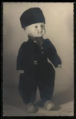 AK Männliche Puppe in niederländischer Tracht