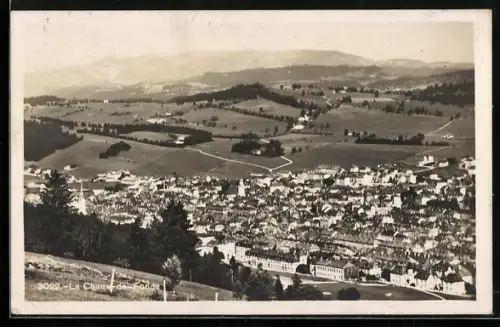 AK La Chaux-de-Fonds, Totalansicht mit Fernblick aus der Vogelschau
