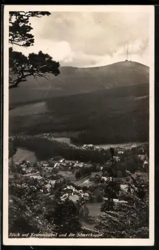 AK Krummhübel, Blick auf den Ort und die Schneekoppe