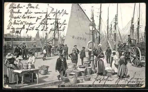 AK Boulogne-sur-Mer, Les Revendeurs de poissons sur le quai