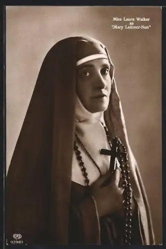 AK Schauspielerin Laura Walker als Nonne Mary Latimer
