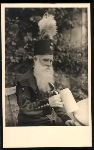 AK Peissenberg, Beim Bergfest des Kohlenbergwerks, Bergmann mit Bierkrug