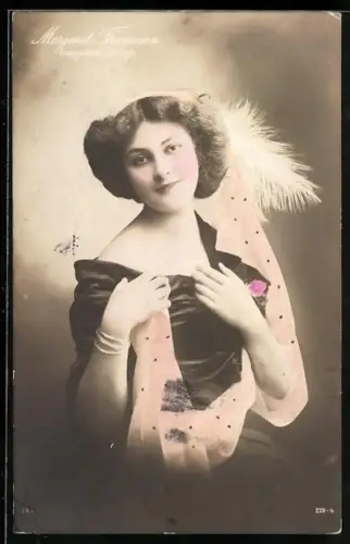 AK Schönheitskönigin Margaret Thumann mit aufwändiger Frisur