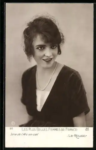 AK Lächelnde französische Dame, Schönheitskönigin Le Rouge