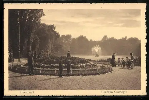 AK Bukarest, spielende Kinder in den Parkanlagen