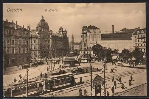 AK Dresden, Postplatz mit Strassenbahn und historischen Gebäuden
