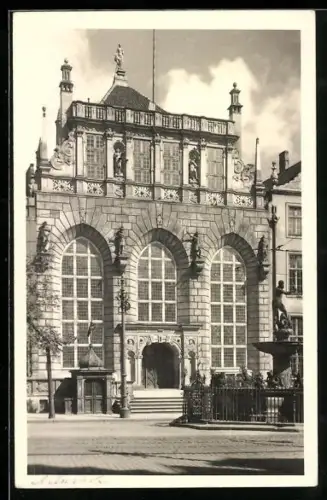 AK Danzig, Artushof mit Brunnen