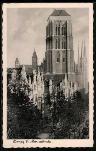 AK Danzig / Gdansk, Blick zur St. Marienkirche