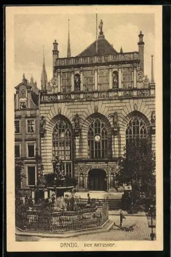AK Danzig, Artushof mit Brunnen