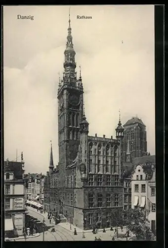AK Danzig, Rathaus mit Strassenpartie