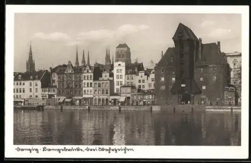 AK Danzig / Gdansk, Hafenansicht mit Krantor