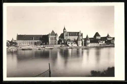 AK Marienburg, Mittelschloss und Hochschloss vom linken Nogatufer