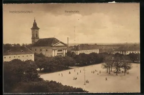 AK Theresienstadt, Paradeplatz mit Kirche
