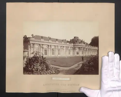 Fotografie PGH, Berlin, Ansicht Potsdam, Schloss Sanssouci mit Wachsoldat