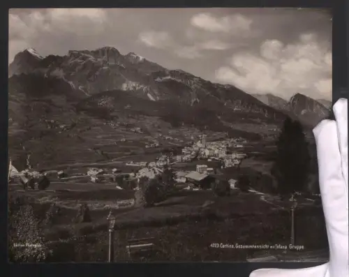 Fotografie Photoglob, Ansicht Cortina, Gesamtansicht des Ortes mit Tofana Gruppe, Grossformat 27 x 21cm