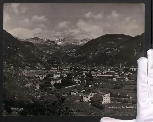 Fotografie Photoglob, Ansicht Bozen, Blick auf die Stadt mit dem Rosengarten, Grossformat 27 x 21cm
