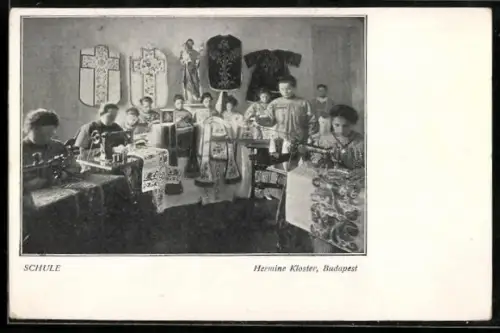 AK Budapest, Herminenkloster, Hermina út, Schule, Schülerinnen an Nähmaschinen