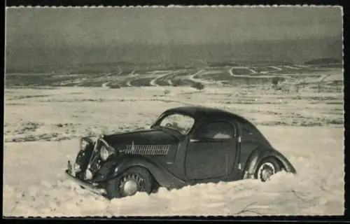 AK Auto Skoda in tief verschneiter Landschaft