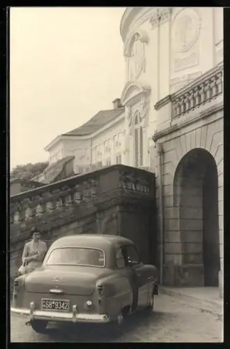 Foto-AK Auto Opel mit Kennzeichen FR 68-9342 vor der Freitreppe von Schloss Solitude 1956