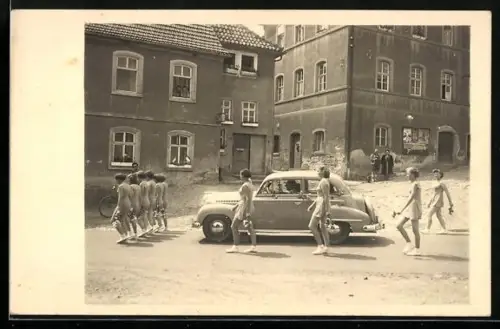 Foto-AK Auto Opel und Teilnehmer bei einem Turnerfest 1951