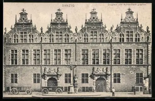 AK Danzig, Partie am Zeughaus, vom Kohlenmarkt gesehen