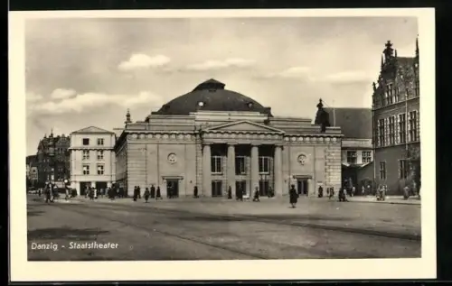 AK Danzig, Strassenpartie mit Staatstheater