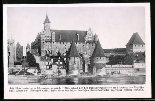 AK Marienburg /Westpr., Die Marienburg vom Wasser aus