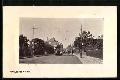 AK Waltham Cross, Strassenpartie mit Omnibus