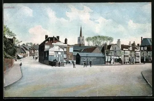 AK Hatfield, Ortspartie mit Strassengabelung, Kirche und Geschäften