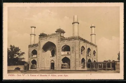 AK Agra, Entrata al Mausoleo di Akbar