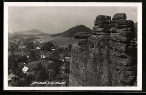 AK Dittersbach /Böhm. Schweiz, Panorama mit Felsen