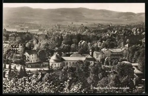 AK Bad Kudowa, Totalansicht mit Strassenpartie
