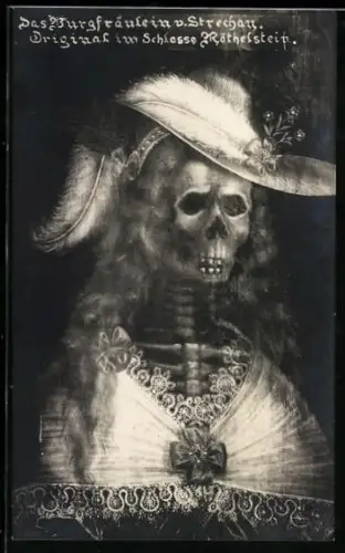 AK Burgfräulein v. Strechan als Skelett, Original im Schloss Röthelstein