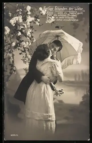 AK Herr küsst eine Dame mit Schirm unter einem blühenden Baum