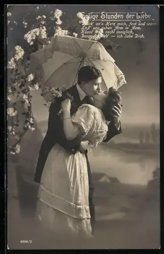AK Liebespaar küsst sich unter einem Schirm, Selige Stunden der Liebe