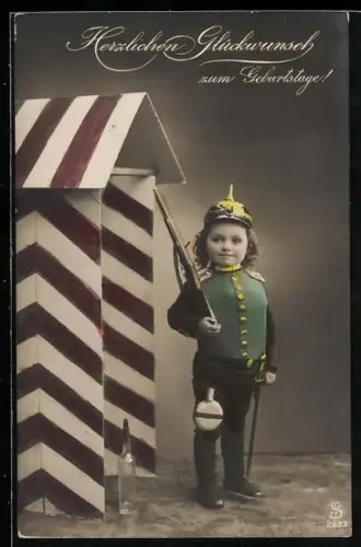 AK Kleines Mädchen in Uniform mit Pickelhaube, Kinder Kriegspropaganda