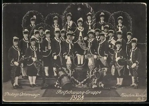 AK München, Der Schäfflertanz 1928, Reifschwung-Gruppe