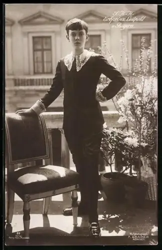 AK Erbprinz Luitpold v. Bayern auf dem Balkon stehend