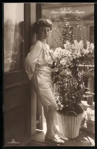 AK Erbrinz Albrecht von Bayern posiert am Türrahmen